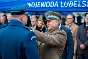 Wręczanie przez Komendanta NOSG Brązowego Medalu za Zasługi dla Straży Granicznej