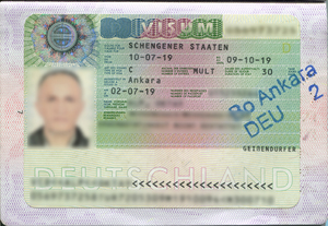 Turecki paszport i podrobiona niemiecka wiza