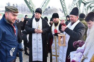 Betlejemskie Światełko Pokoju na granicy polsko-ukraińskiej