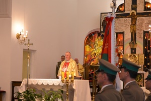 Kapelan NOSG odprawia Mszę Świętą w kościele pw. Św. Kazimierza podczas uroczystości Święta SG