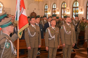 Komendanci NOSG podczas Mszy Świętej w kościele pw. Św. Kazimierza