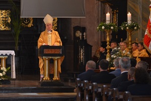 Uczestnicy mszy świętej w archikatedrze lubelskiej