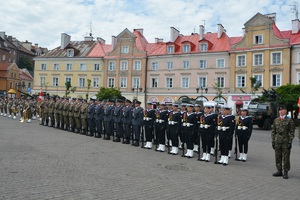 Żołnierze podczas uroczystości Dnia Weterana w Lublinie