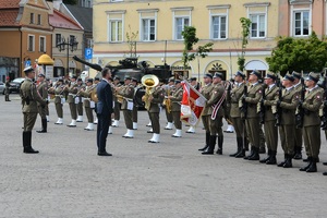 Minister Obrony Narodowej oraz żołnierze podczas uroczystości Dnia Weterana w Lublinie