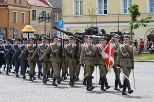 Defilada podczas uroczystości Dnia Weterana w Lublinie