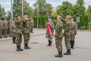 Uroczystość ślubowania nowych funkcjonariuszy SG na terenie komendy Nadbużańskiego Oddziału Straży Granicznej w Chełmie