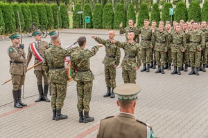 Uroczystość ślubowania nowych funkcjonariuszy SG na terenie komendy Nadbużańskiego Oddziału Straży Granicznej w Chełmie