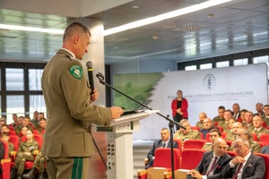 Komendant NOSG przemawia do uczestników konferencji