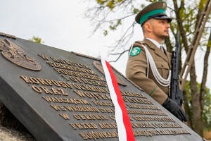 Tablica upamiętniająca poległych żołnierzy