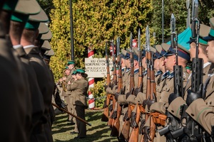 Uczestnicy uroczystych obchodów 85. rocznicy bitwy pod Wytycznem