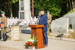 Uczestnicy uroczystych obchodów 85. rocznicy bitwy pod Wytycznem