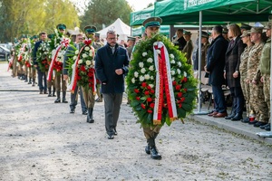 Uczestnicy uroczystych obchodów 85. rocznicy bitwy pod Wytycznem