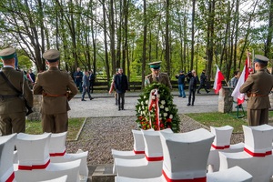 Uczestnicy uroczystych obchodów 85. rocznicy bitwy pod Wytycznem