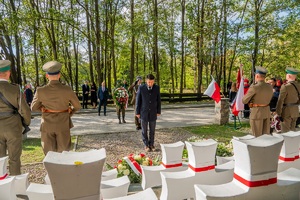 Uczestnicy uroczystych obchodów 85. rocznicy bitwy pod Wytycznem