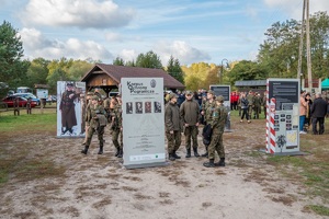 Uczestnicy uroczystych obchodów 85. rocznicy bitwy pod Wytycznem