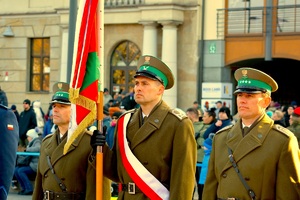 Poczet sztandarowy Nadbużańskiego Oddziału Straży Granicznej.