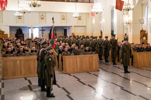 Uczestnicy uroczystości nadania imienia  Placówce SG &quot;Brygady KOP Polesie&quot; na terenie Placówki NOSG w Terespolu.