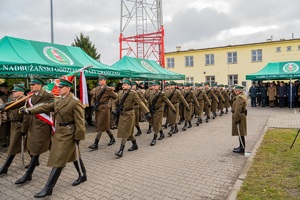 Uczestnicy uroczystości nadania imienia  Placówce SG &quot;Brygady KOP Polesie&quot; na terenie Placówki NOSG w Terespolu.