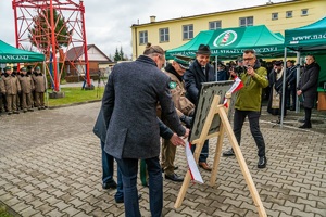 Uczestnicy uroczystości nadania imienia  Placówce SG &quot;Brygady KOP Polesie&quot; na terenie Placówki NOSG w Terespolu.