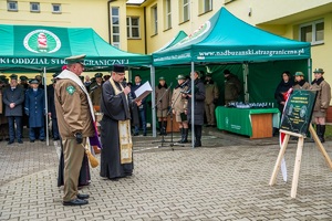 Uczestnicy uroczystości nadania imienia  Placówce SG &quot;Brygady KOP Polesie&quot; na terenie Placówki NOSG w Terespolu.