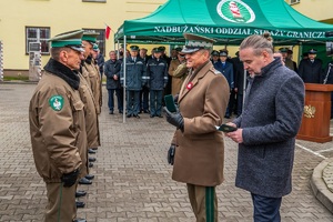 Uczestnicy uroczystości nadania imienia  Placówce SG &quot;Brygady KOP Polesie&quot; na terenie Placówki NOSG w Terespolu.