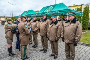 Uczestnicy uroczystości nadania imienia  Placówce SG &quot;Brygady KOP Polesie&quot; na terenie Placówki NOSG w Terespolu.