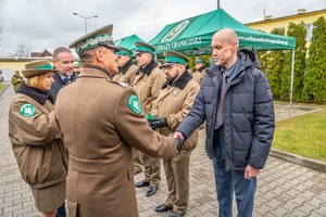 Uczestnicy uroczystości nadania imienia  Placówce SG &quot;Brygady KOP Polesie&quot; na terenie Placówki NOSG w Terespolu.