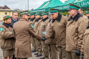 Uczestnicy uroczystości nadania imienia  Placówce SG &quot;Brygady KOP Polesie&quot; na terenie Placówki NOSG w Terespolu.