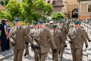 Przemarsz ulicami Lublina uczestników uroczystości 34. rocznicy powstania Nadbużańskiego Oddziału Straży Granicznej