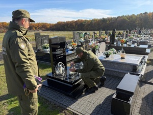 Odwiedziny na grobach żołnierzy i funkcjonariuszy