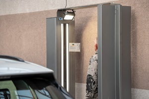 Podróżni odprawiani w nowym systemie odpraw granicznych EES na terenie drogowego przejścia granicznego w Hrebennem