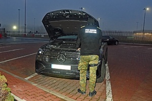 Zabezpieczony na drogowym przejściu granicznym w Terespolu poszukiwany samochód osobowy marki Mecedes-Benz