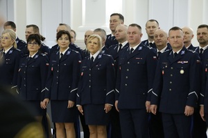 Funkcjonariusze służb mundurowych województwa lubelskiego oraz zaproszeni goście podczas spotkania wielkanocnego w Komendzie Wojewódzkiej Policji w Lublinie