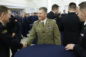 Funkcjonariusze służb mundurowych województwa lubelskiego oraz zaproszeni goście podczas spotkania wielkanocnego w Komendzie Wojewódzkiej Policji w Lublinie