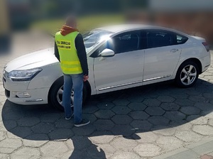 Funkcjonariusze Straży Granicznej oraz Policji prowadzą wspólną kontrolę legalności pochodzenia pojazdów