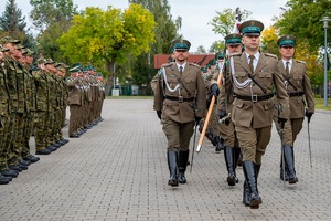 Funkcjonariusze NOSG podczas uroczystego apelu na terenie komendy oddziału NOSG w Chełmie