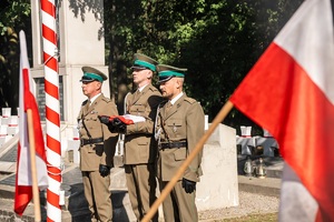 Uczestnicy uroczystości podczas uroczystości obchodów 87. rocznicy bitwy pod Wytycznem