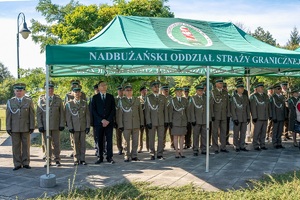 Uczestnicy uroczystości podczas uroczystości obchodów 87. rocznicy bitwy pod Wytycznem