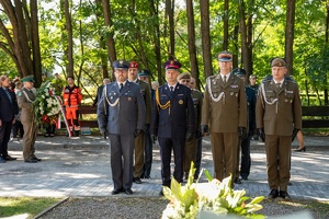 Uczestnicy uroczystości podczas uroczystości obchodów 87. rocznicy bitwy pod Wytycznem