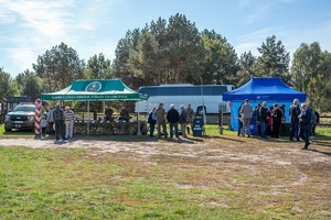 Uczestnicy uroczystości obchodów 87. rocznicy bitwy pod Wytycznem
